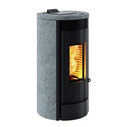 Air pellet stove with integrated upper ventilated smoke outlet